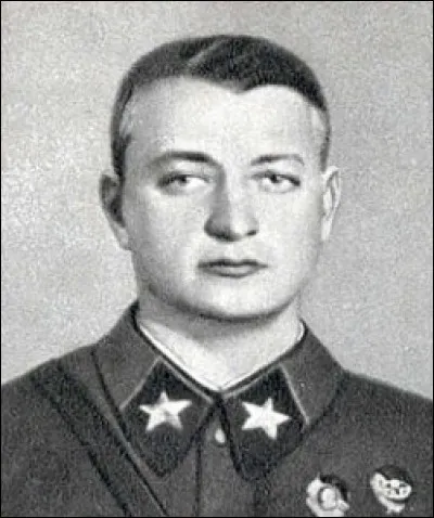 Un procès de plusieurs généraux se tient en mai-juin 1937. Quel célèbre général soviétique en est le principal accusé ?