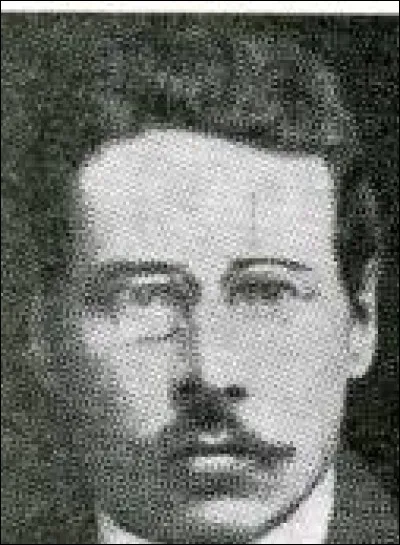 Eero Haapalainen, journaliste et communiste finlandais, vivant depuis 1918 en République soviétique de Carélie, il est arrêté et condamné à mort en 1937. De quoi l'accuse-t-on ?