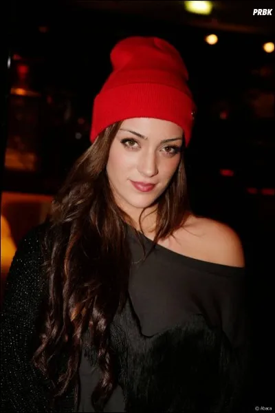 Quel chanteur chante en duo avec L&eacute;a Castel sur le titre "Ab&icirc;m&eacute;e" ?