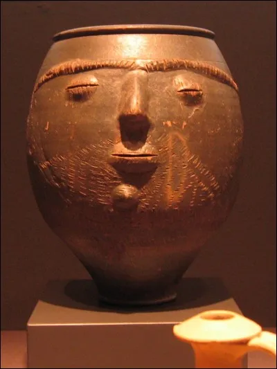 Si je vous dis : « Boîte interdite aux mineurs », vous répondez :