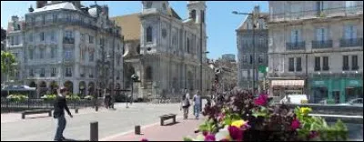 Besançon (25) est traversée par ...