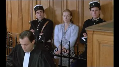 Film de Claude Chabrol  : nous sommes sous le régime de Vichy. Marie, mère de famille, accepte d'aider sa voisine en l'aidant à avorter. La rumeur fait aussitôt son effet et Marie devient faiseuse d'anges. Cette activité est certes illégale mais surtout lucrative. Ainsi, en ces temps difficiles, Marie offre une vie décente à son foyer. Las, son mari, cocu par ailleurs, la dénonce aux autorités.