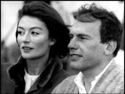 Film de Claude Lelouch  : une femme inconsolable depuis la mort de son mari cascadeur rencontre à Deauville un coureur automobile dont la femme s'est suicidée. Ils s'aiment, s'éloignent l'un de l'autre et s'aiment de nouveau. Chabadabada.....