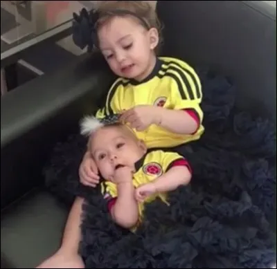 Quel est le nom de ces enfants (filles d'un footballeur) ?