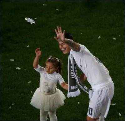 Quel est le nom de cet enfant (fille d'un footballeur) ?