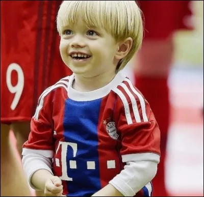 Quel est le nom de cet enfant (fils d'un footballeur) ?