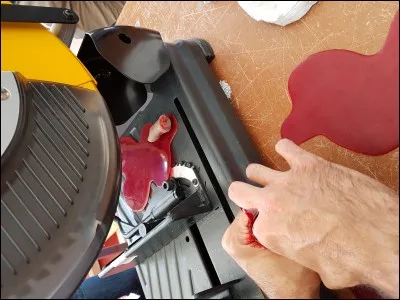 Une victime d'un sectionnement de doigt sans saignement abondant est-il considéré en détresse vitale ?