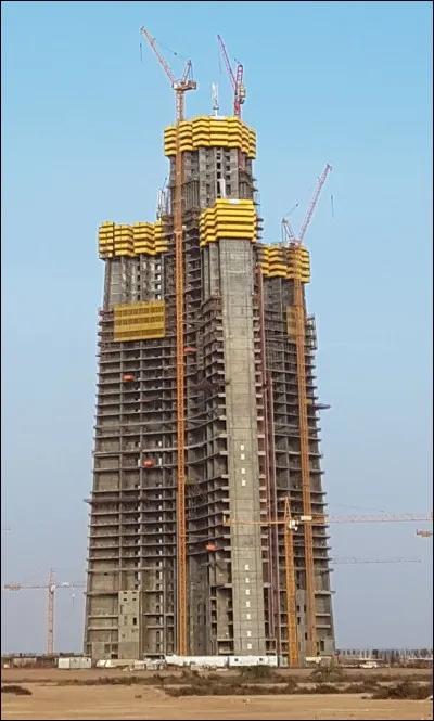 En 2018, Burj Khalifa perdra, selon toutes vraisemblances, son titre de plus haute construction humaine. En effet, une tour d'une hauteur de 1000 mètres (1 kilomètre) est en construction, quelque part sur la planète. Où?