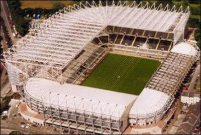 Dans quelle ville ce stade est situ ?