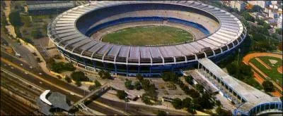 Dans quelle pays ce stade est situ ?