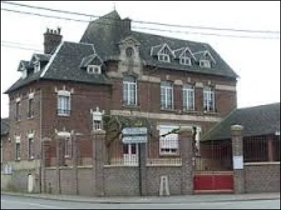 Village des Hauts-de-France, dans l'arrondissement d'Arras, Ruyaulcourt se trouve dans le département ...