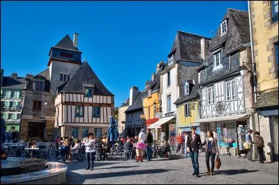 QUIMPER - De quel département cette ville bretonne est-elle le chef-lieu ?