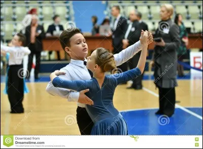 Comment s'appellent les pas joués avec un garçon ?