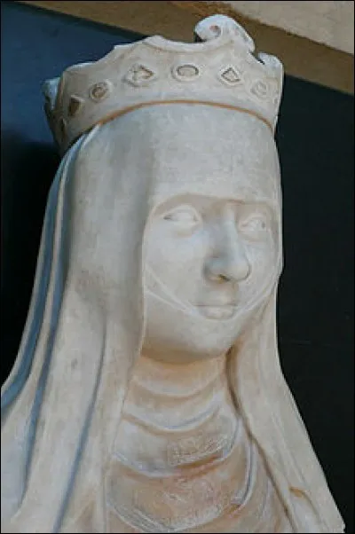 Femme de Charles IV, reine de 1324 à 1328, elle eut trois filles, ce qui mettra fin à la dynastie des capétiens directs au profit des Valois, en vertu de la loi salique. De qui s'agit-il ?