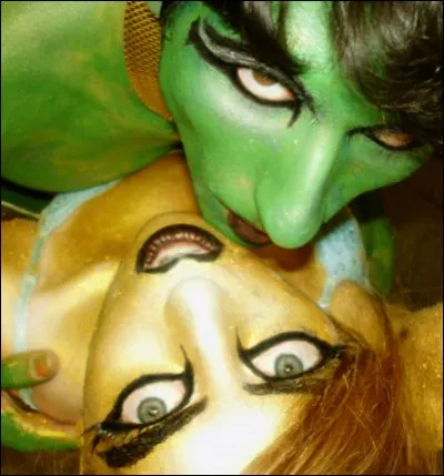 Quelle partie du corps rechercha désespérément la déesse Isis après la mort violente de son bien-aimé Osiris ?