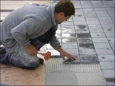 Qu'est-ce qu'un homme qui fait le trottoir ?