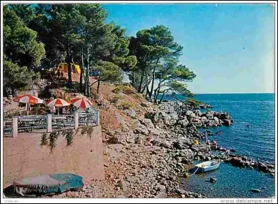 Bien chers tous, Je profite pleinement de mes vacances, je fais de belles balades sur les calanques, et je bois un petit rosé du terroir à votre santé ! Grosses bises de....