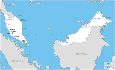 De quelle péninsule Singapour est-elle séparée par le détroit de Johor ?