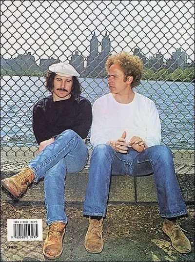 Qui est Paul Simon dans le duo masculin de chanteurs "Simon & Garfunkel" ?