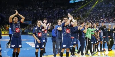 Combien de joueurs étaient sur le terrain au début du handball ?