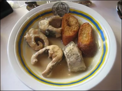 Et tant que vous y êtes, dégustez donc une pauchouse, cette spécialité bourguignonne à base de ...