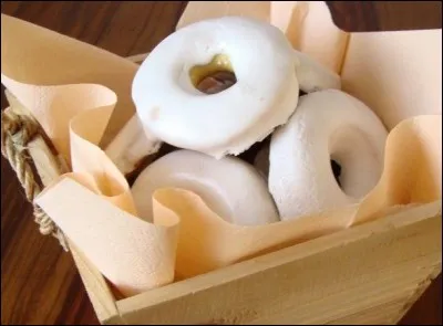 La confiserie du Tech vous propose ses produits catalans dont ces délicieuses couronnes fondantes à l'anis et au citron protégées par une fine meringue. Vous trouverez cette confiserie...