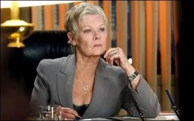 Quel rôle joue Judy Dench dans les "James Bond" de 1995 à 2012 ?