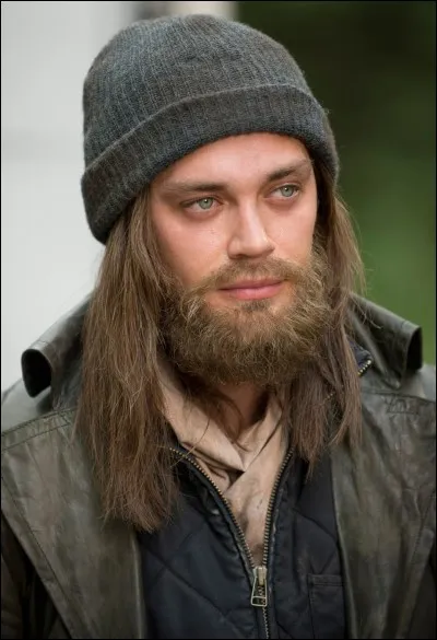 À la fin de l'épisode 5, Jesus monte à l'arrière d'un camion des sauveurs, et il voit :