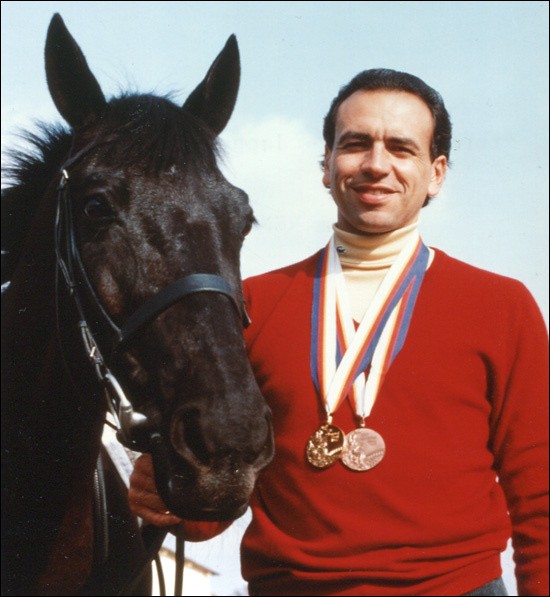 Comment se nomme ce petit cheval, monté par pierre Durand, qui nous a apporté 2 titres olympiques ?