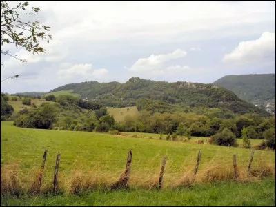 "Taumatawhakatangihangakoauauotamateaturipukakapikimaungahoronukupokaiwhenuakitanatahu" est le nom de la colline au nom le plus long.
