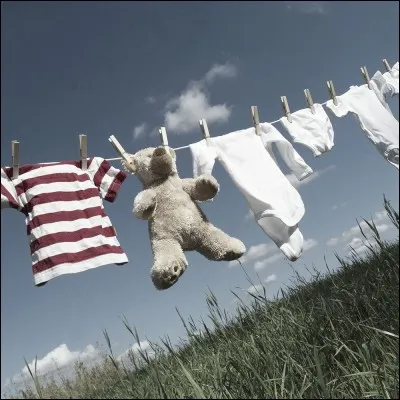 Qui chantait "Il y a du linge étendu sur la terrasse, et c'est joli, on dirait..." ?