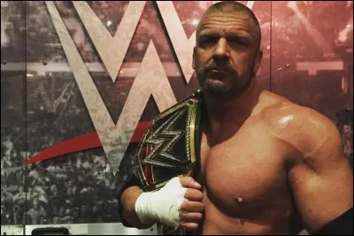 Combien de fois Triple H a-t-il gagné le titre mondial de la WWE ?