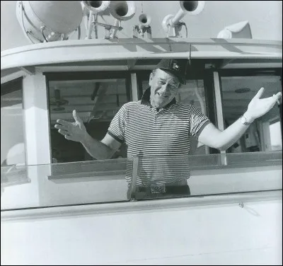 Si on devait nommer un acteur représentatif du western à la sauce américaine c'est bien au « Duke » que reviendrait cette place. Il fut Davy Crockett dans « Alamo » qu'il réalisa. « L'homme tranquille » traversa le « Rio grande », « Une bible et un fusil » à la main. Trouva-t-il l' « El Dorado » dans « La conquête de l'Ouest » ? Peut-être. En tout cas, il reste à jamais « L'ombre d'un géant ».