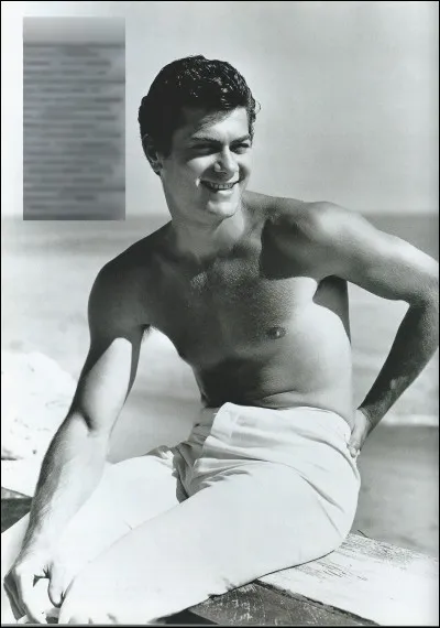 Ce gamin du bronx, fils d'émigrés juifs hongrois, fut élevé à la dure. Devenu acteur il fit des acrobaties dans « Trapèze », s'essaya au péplum dans « Spartacus », cotoya « Les vikings » et séduisit Marilyn dans « Certains l'aiment chaud ». Que dire d'autre si ce n'est un petit au revoir sous forme d' « Amicalement vôtre ».