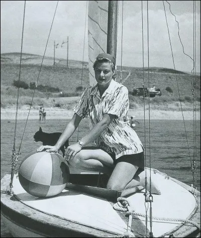 Cette actrice suédoise devint une star mondiale grâce à son rôle dans « Casablanca ». Difficile de résumer une telle carrière. Citons, au hasard de sa filmographie, « Hantise », « Pour qui sonne le glas », « Les enchaînés », « Stromboli », « Jeanne d'Arc » ou « Intermezzo ». Sa relation avec Roberto Rossellini provoqua un scandale et la poussa à s'éloigner des États-Unis pendant quelques années.