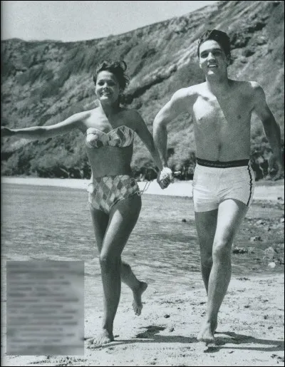 Ce pionnier du rock'n'roll reste à jamais « The king ». Il tourna quelques films dont « Le rock du bagne », « Le cavalier du crépuscule » ou encore « L'idole d'Acapulco ». Depuis son décès, en 1977, sa propriété de Graceland est devenue un lieu de pèlerinage et l'endroit le plus visité après la Maison Blanche.