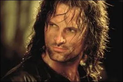 Comment s'appelle la personne qui a forgé l'anneau ?