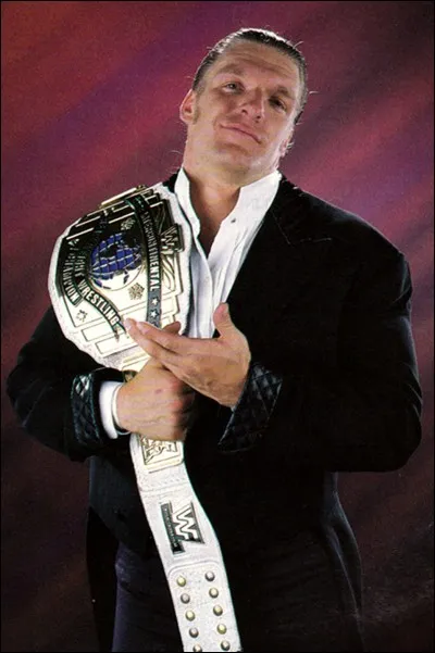 Combien de fois Triple H a-t-il été champion intercontinental ?