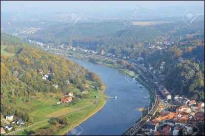 Lequel de ces pays est traversé par le fleuve Elbe ?