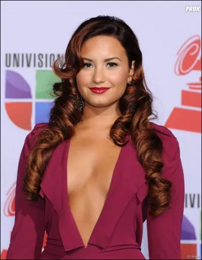 Avec quel groupe Demi n'a-t-elle jamais fait de chanson ?