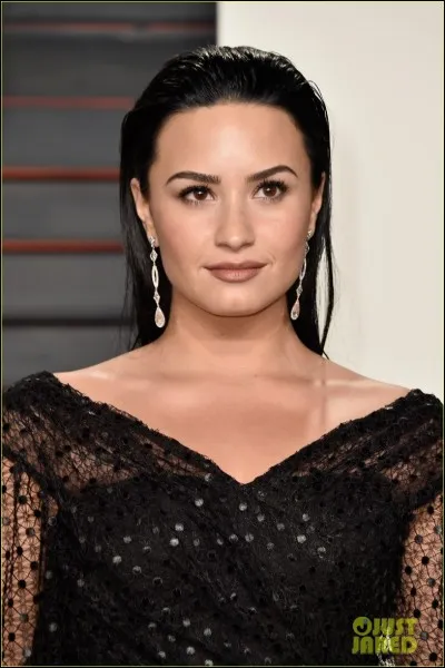 Quel nom porte le " lead single " de son sixième album qu'elle sortira prochainement ?