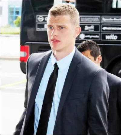 O&ugrave; cet homme joue-t-il ?