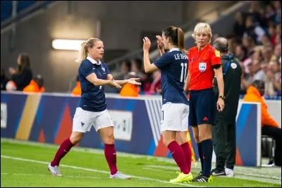 En match amical, combien de remplacements sont autorisés?