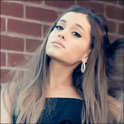 Cette personne, en plus d'être chanteuse, a joué dans "Victorious".