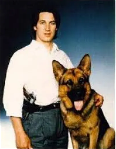 Quel est le nom de cette série policière italienne, diffusée actuellement sur France 3, portant le nom de sa vedette canine ?