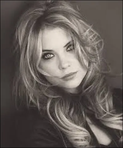 Avec qui sortait Anna au d&eacute;but de la s&eacute;rie ?