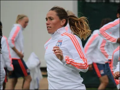 Quels sont les noms des deux gardiennes de l'équipe féminine de l'Olympique lyonnais ?