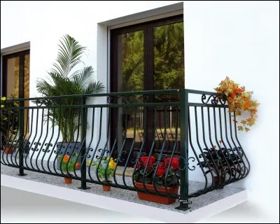 On ne dit pas "Un balcon", mais :