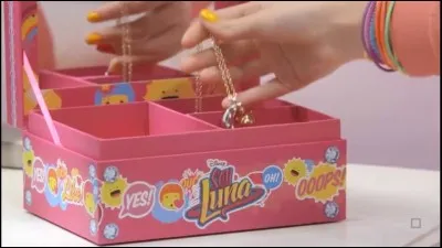 Quelle est la forme du pendentif de Luna ?