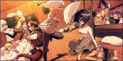 En plein repas, deux personnes se battent ; que fais-tu ?